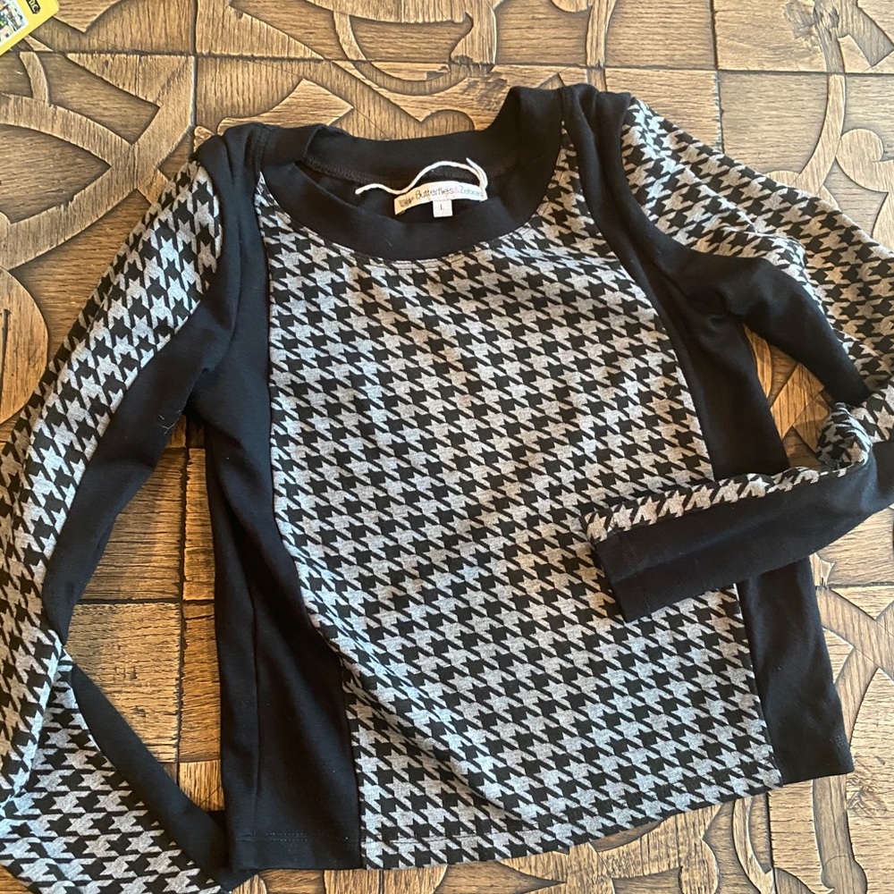 Shirt girls large (nice soft fabric)